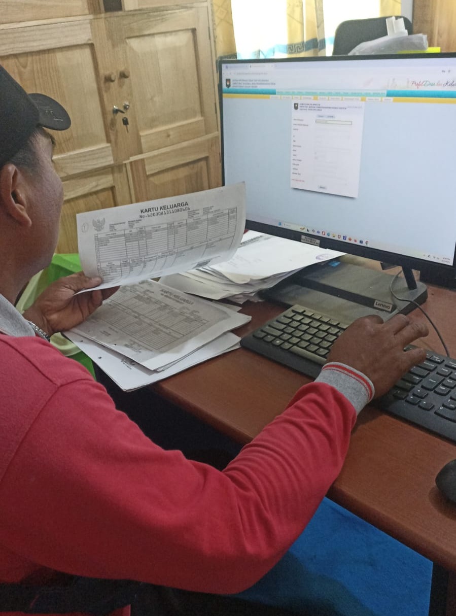 Perangkat Desa Bungai Jaya Aktif Input Data Penduduk ke Sistem Prodeskel Bina Desa
