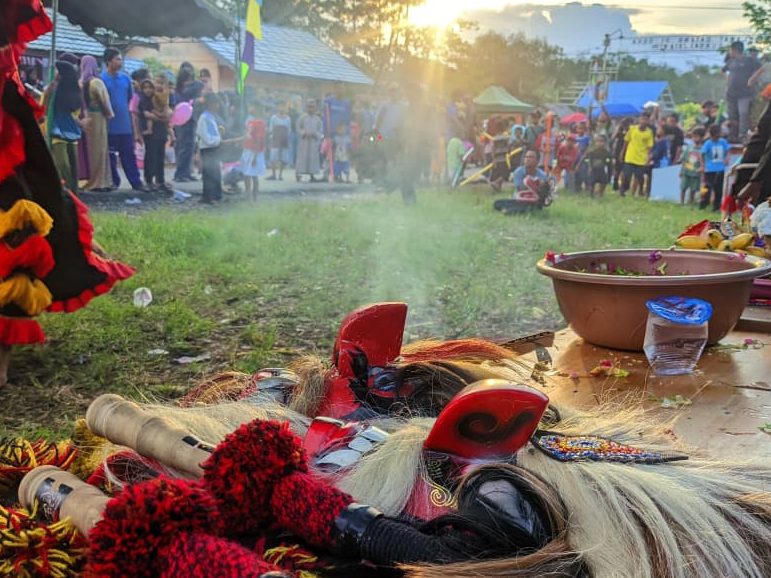 Grup Jaranan Sidodadi Tunggal Roso Meriahkan Pasar di Simpang Empat Bungai Jaya